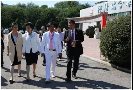 联合国IG0组织公使王凤麟先生一行在陈巨余董事长陪同下深入金年会生物集团参观考察